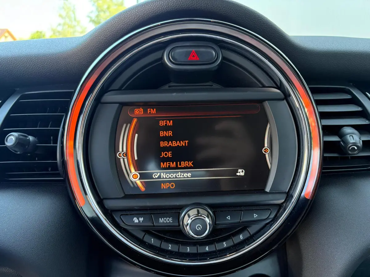 1.5i 136PK Chili Serious Business Cabrio/ Parkeersensoren/ Navigatie