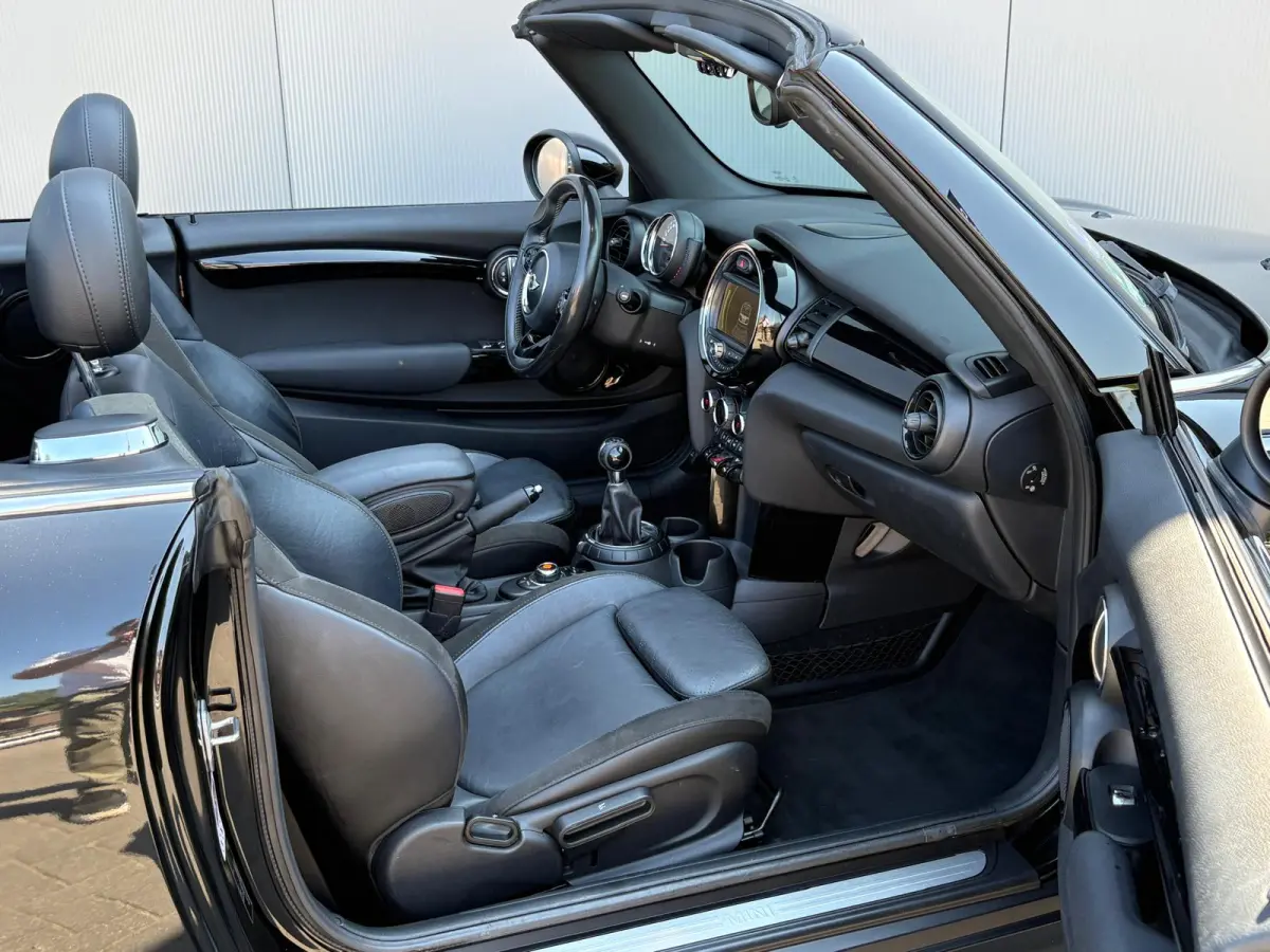 1.5i 136PK Chili Serious Business Cabrio/ Parkeersensoren/ Navigatie
