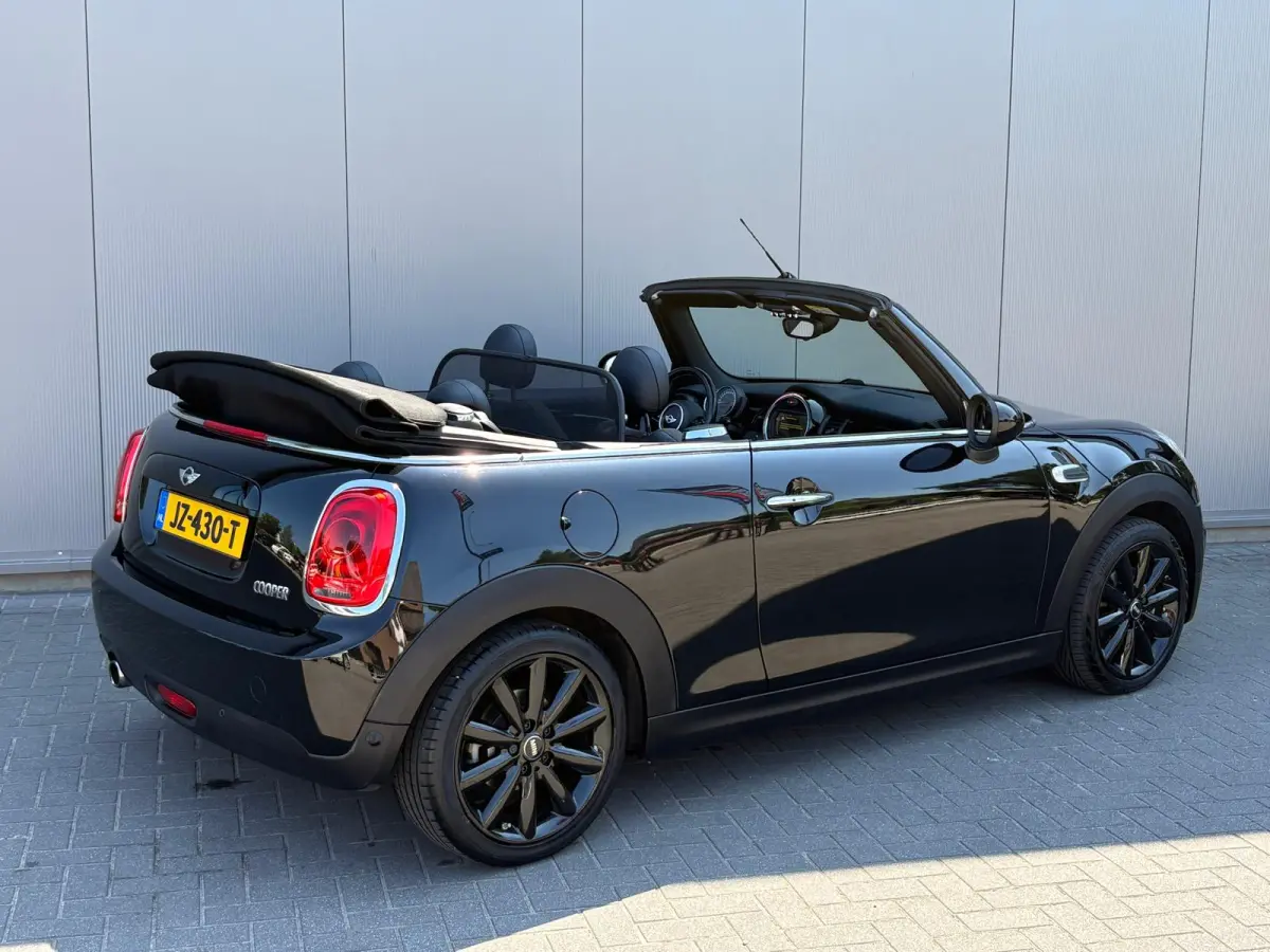 1.5i 136PK Chili Serious Business Cabrio/ Parkeersensoren/ Navigatie