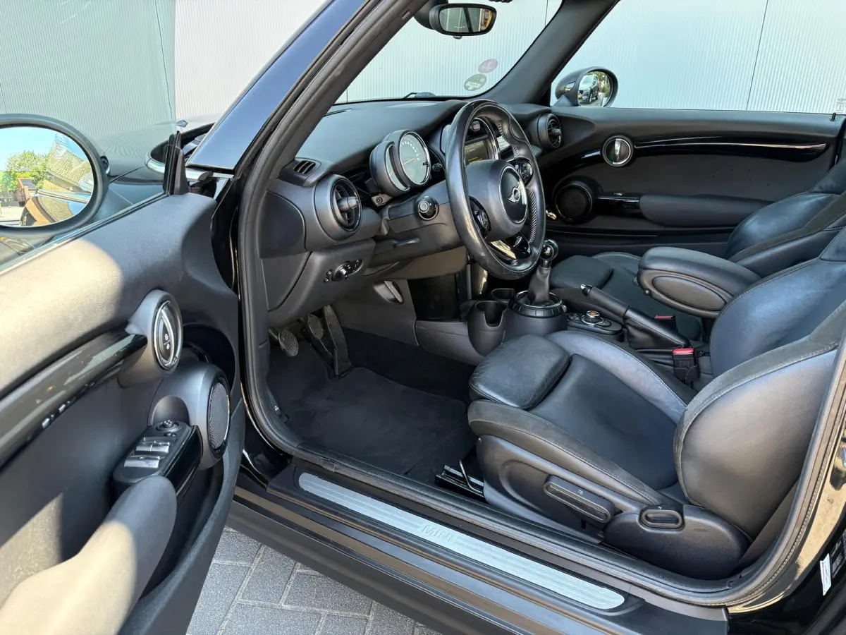 1.5i 136PK Chili Serious Business Cabrio/ Parkeersensoren/ Navigatie