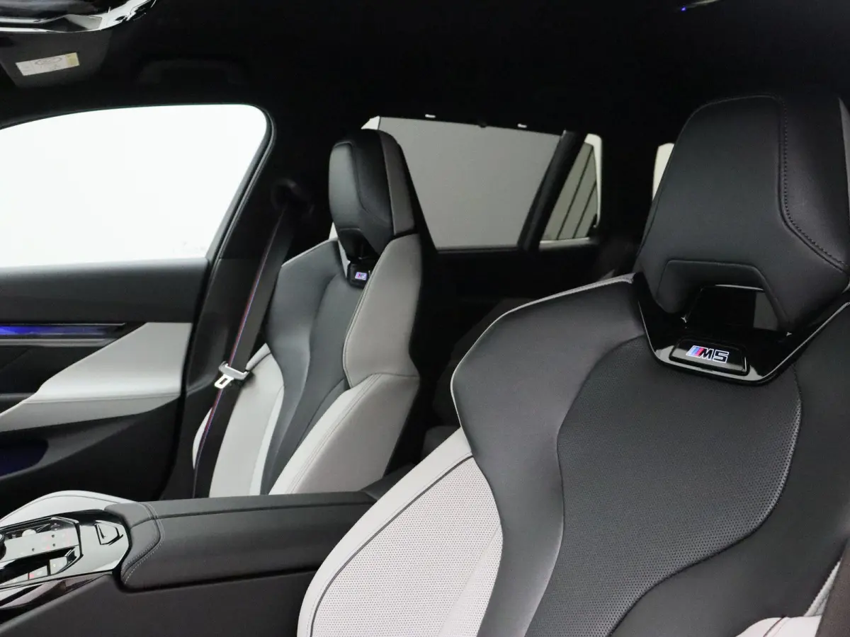 M5 Comfort Pack | M Carbon-keramische remmen | SoH 100% | Stuurwielrand verwarmd | Driving Assistant Plus | Bowers & Wilkins