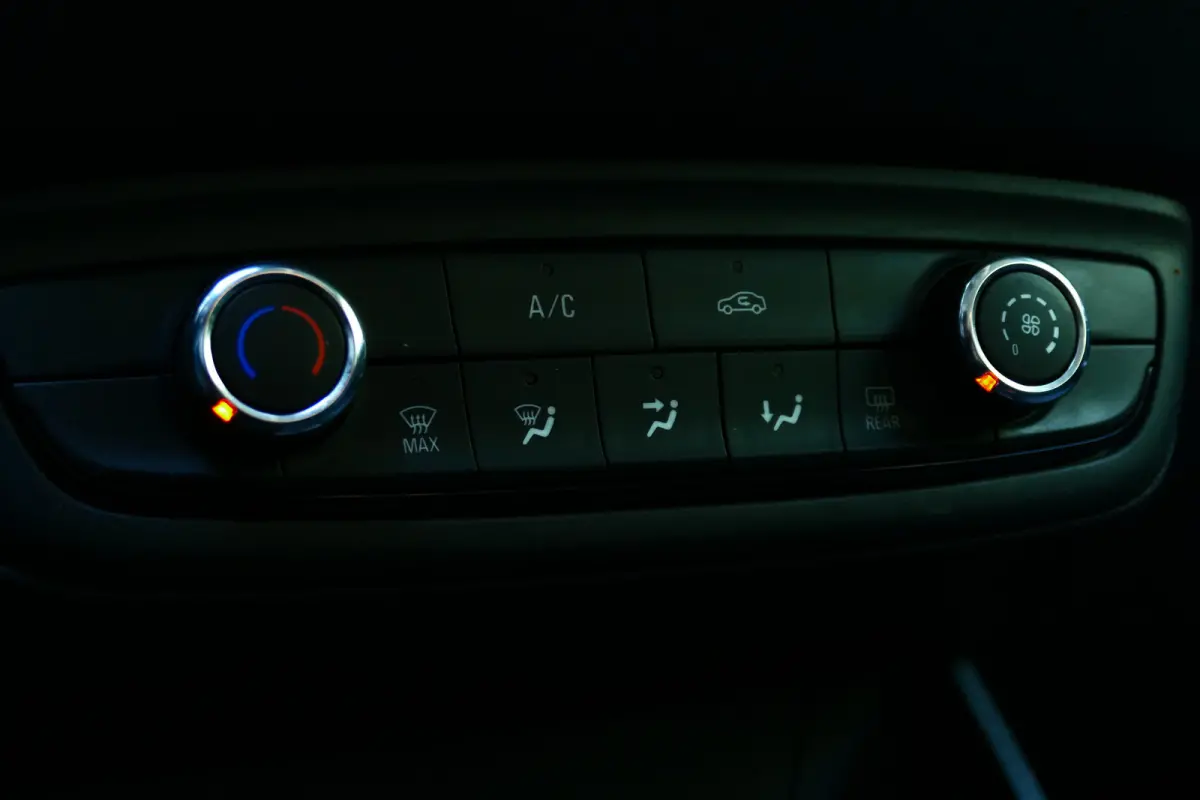 1.2 TURBO 110PK EDITION / CAMERA / AFN.TREKHAAK / LED / DAB / NAVI / AIRCO / PDC / BLUETOOTH / CRUISECONTROL / 2E EIGENAAR / SCHITTERENDE STAAT !!