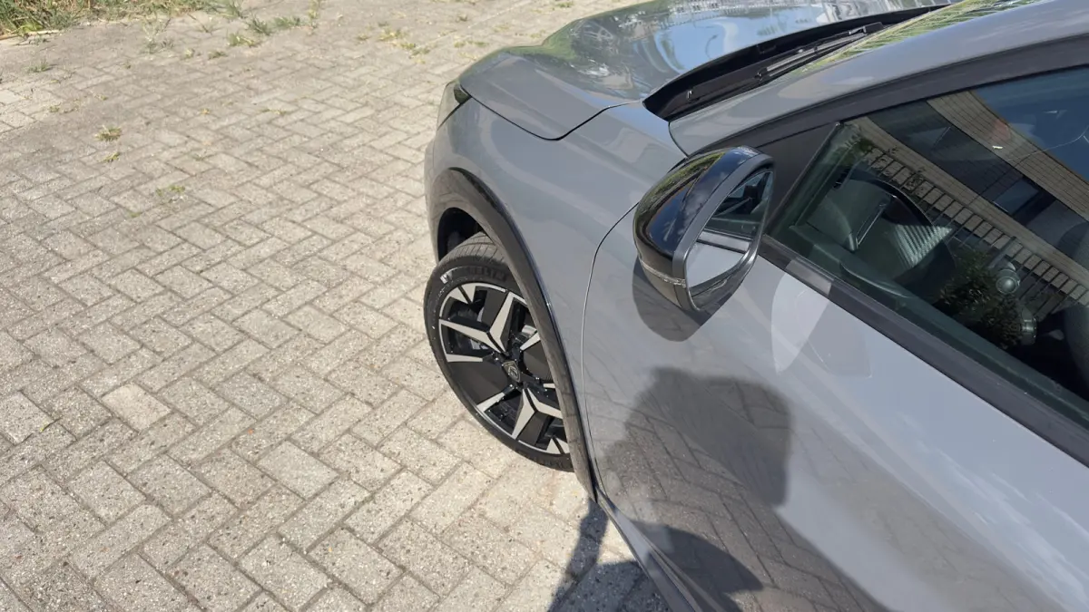 GT | Elektrische parkeerrem | Extra getinte achterste zijruiten en achterruit | Extra getinte achterste zijruiten en achterruit