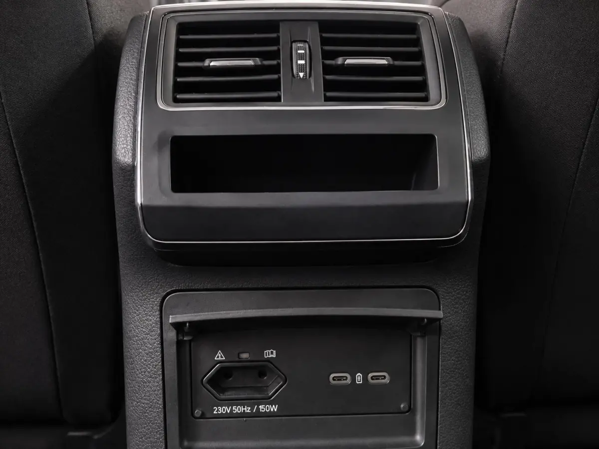 1.4 TSI DSG iV Business Edition Plus SoH 92% Trekhaak Camera Navi Carplay DCC Stoelverwarming Verwarmbare Voorruit Cruise Control Full LED PDC VA