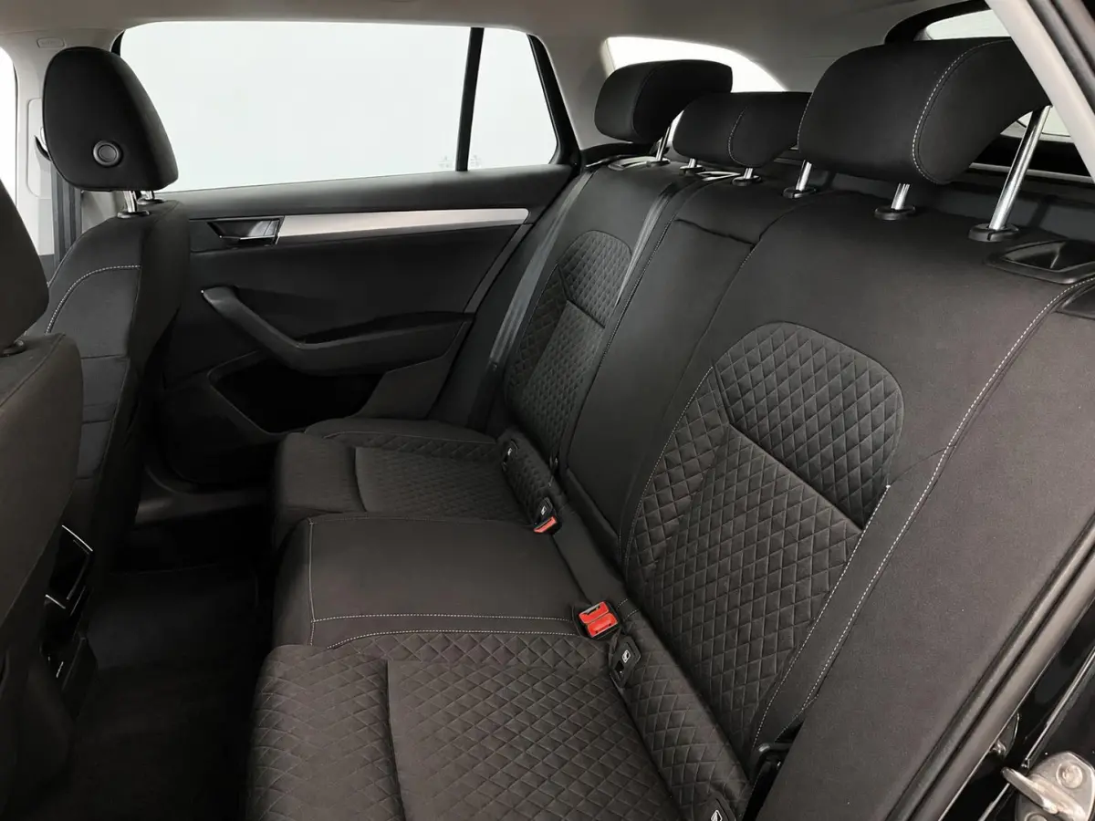 1.4 TSI DSG iV Business Edition Plus SoH 92% Trekhaak Camera Navi Carplay DCC Stoelverwarming Verwarmbare Voorruit Cruise Control Full LED PDC VA