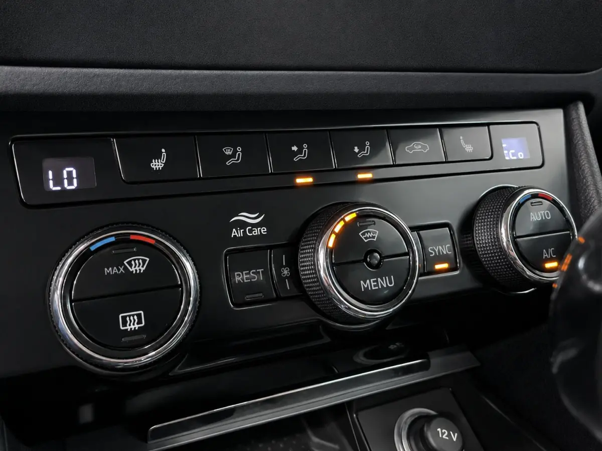 1.4 TSI DSG iV Business Edition Plus SoH 92% Trekhaak Camera Navi Carplay DCC Stoelverwarming Verwarmbare Voorruit Cruise Control Full LED PDC VA