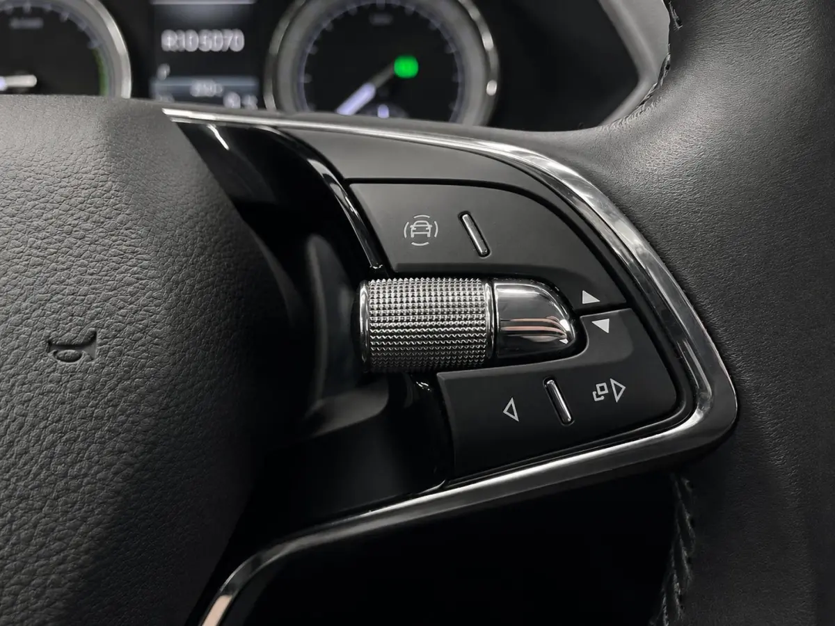 1.4 TSI DSG iV Business Edition Plus SoH 92% Trekhaak Camera Navi Carplay DCC Stoelverwarming Verwarmbare Voorruit Cruise Control Full LED PDC VA