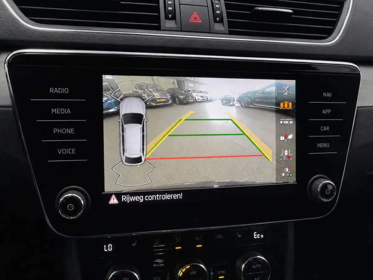 1.4 TSI DSG iV Business Edition Plus SoH 92% Trekhaak Camera Navi Carplay DCC Stoelverwarming Verwarmbare Voorruit Cruise Control Full LED PDC VA