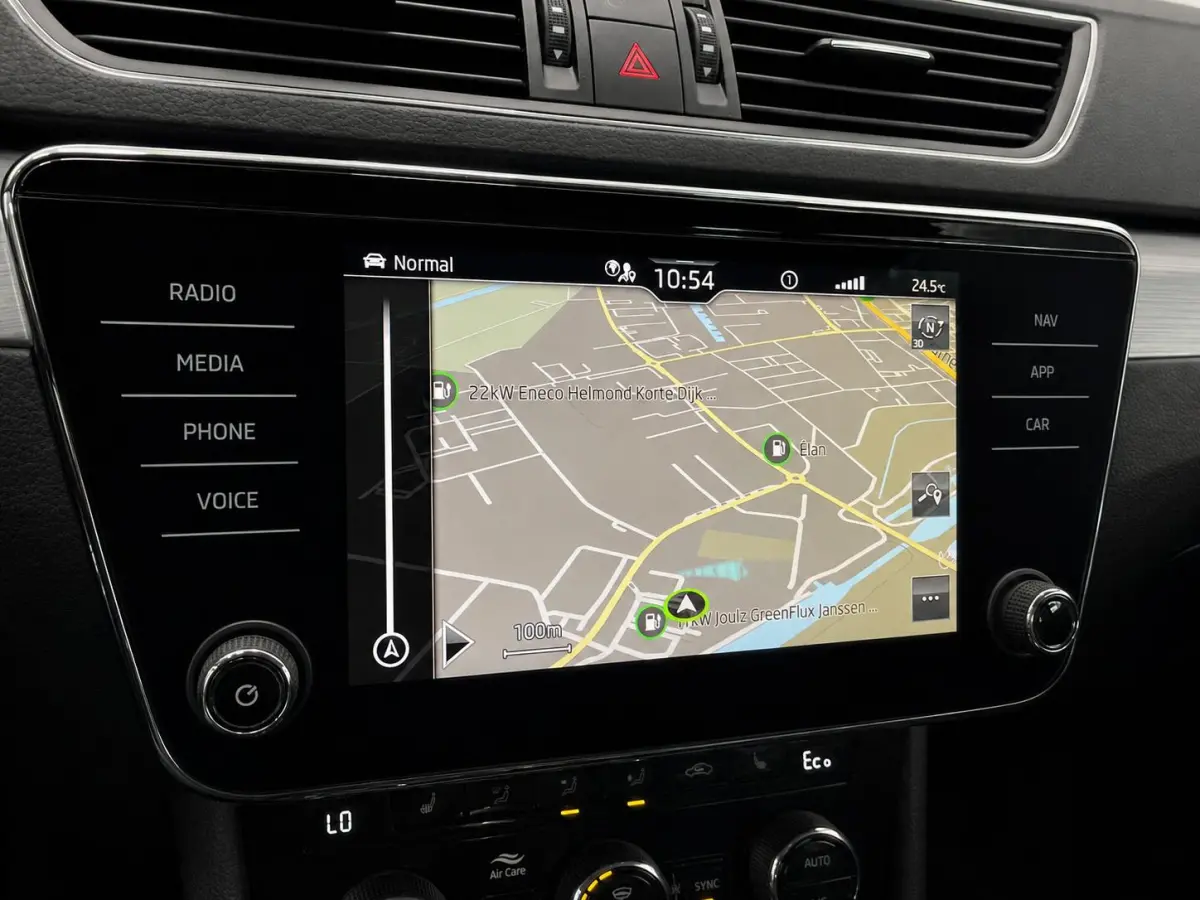 1.4 TSI DSG iV Business Edition Plus SoH 92% Trekhaak Camera Navi Carplay DCC Stoelverwarming Verwarmbare Voorruit Cruise Control Full LED PDC VA