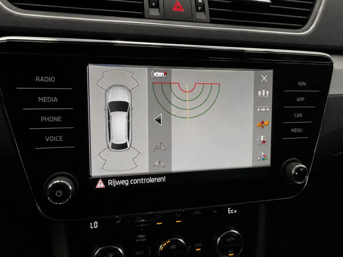 1.4 TSI DSG iV Business Edition Plus SoH 92% Trekhaak Camera Navi Carplay DCC Stoelverwarming Verwarmbare Voorruit Cruise Control Full LED PDC VA
