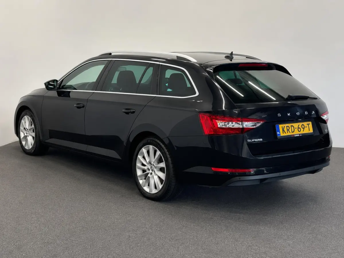 1.4 TSI DSG iV Business Edition Plus SoH 92% Trekhaak Camera Navi Carplay DCC Stoelverwarming Verwarmbare Voorruit Cruise Control Full LED PDC VA