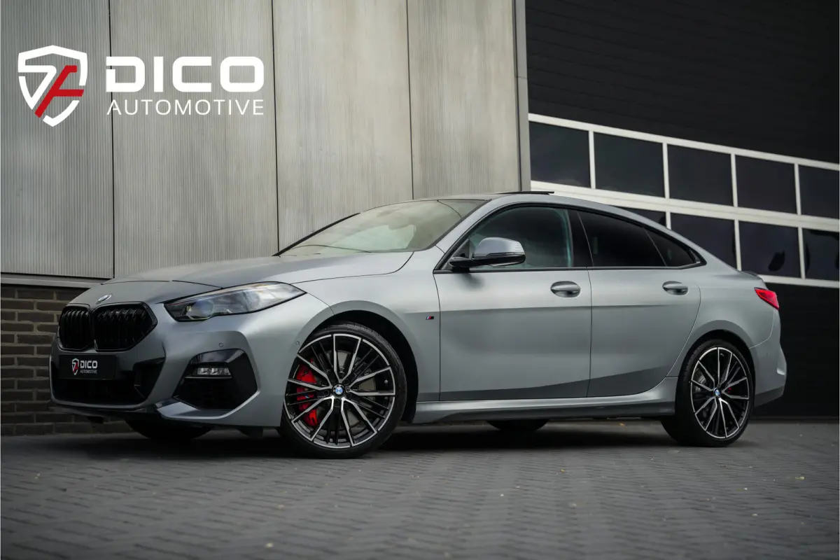 220i 179 pk M-Sportpakket / Frozen-Grey/ Pano-Dak/ Harman&Kardon/ Individual/ Keyless/ Camera/ Memory/ Adapt.Cruise/ Stoel+Stuurverw./ 19''LMV