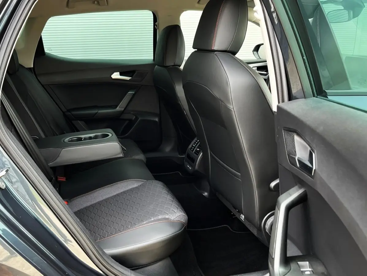 1.4 TSI eHybrid 204pk DSG PHEV FR Business Intense | SoH 95% | Trekhaak | Navigatgie | Stoelverwarming