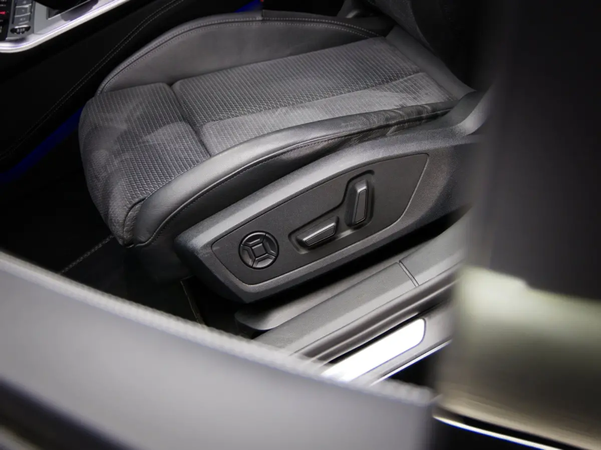 55 TFSI e quattro Competition S-Line Edition (MAXTON, B&O, SFEERVERLICHTING, TREKHAAK, PANO, 360 CAMERA, CARPLAY)