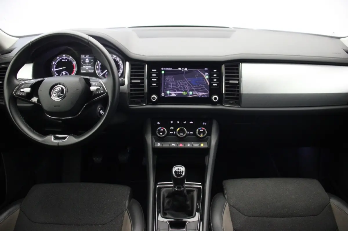 1.5 TSI Business Edition 7 Persoons - Carplay, Camera, Cruise, Clima, Half Leer