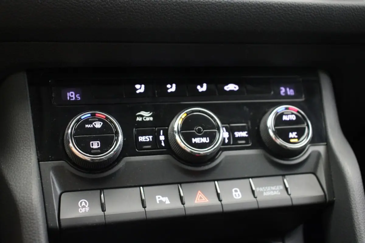 1.5 TSI Business Edition 7 Persoons - Carplay, Camera, Cruise, Clima, Half Leer