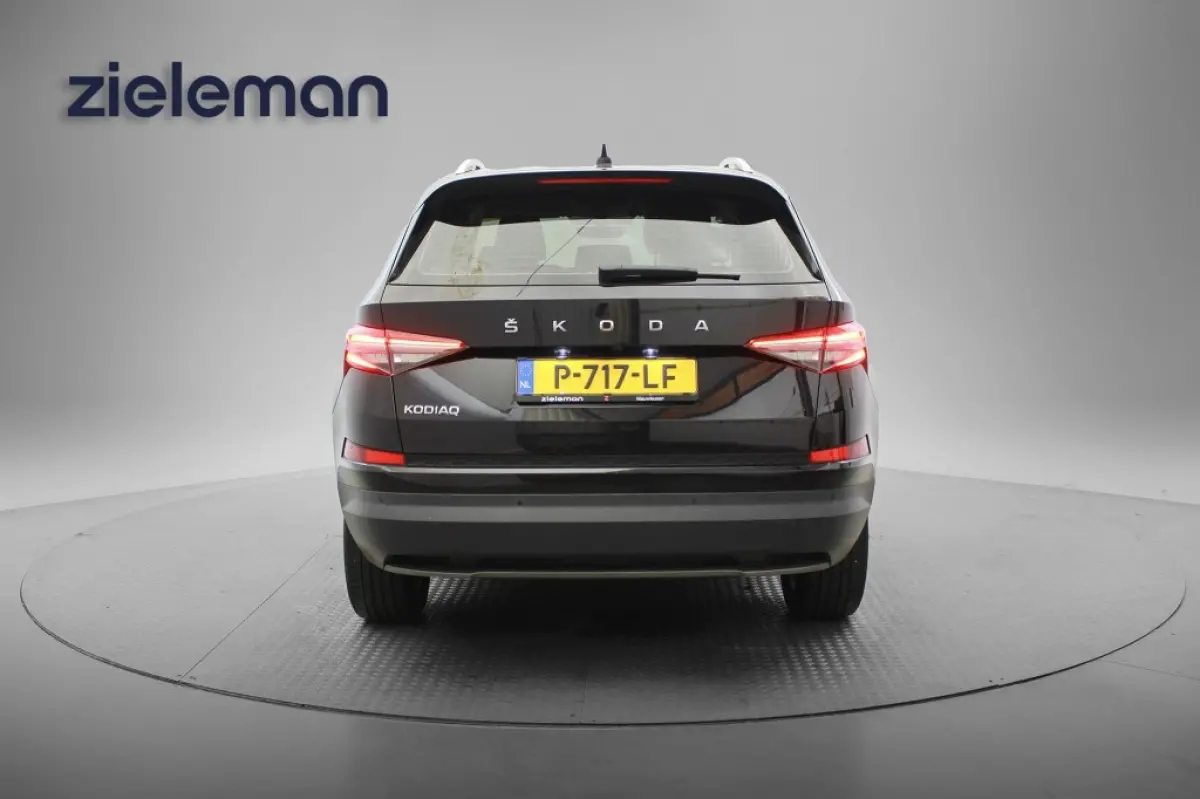 1.5 TSI Business Edition 7 Persoons - Carplay, Camera, Cruise, Clima, Half Leer