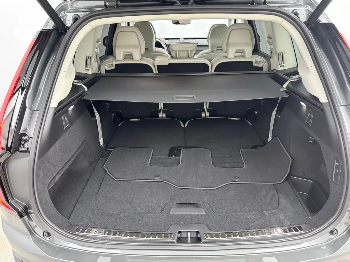 T8 Recharge Ultra Dark Excecutive | 22" | Gelaagd & Getint Glas | Luchtvering | Geventileerd Nappa | Bowers & Wilkins | Stoelmassage | Panoramadak | Head-Up | 360 Camera | Matrix LED