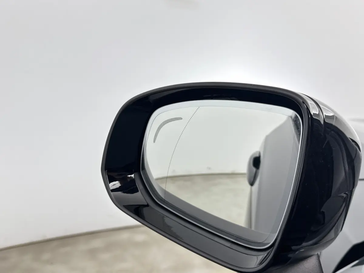 T8 Recharge Ultra Dark Excecutive | 22" | Gelaagd & Getint Glas | Luchtvering | Geventileerd Nappa | Bowers & Wilkins | Stoelmassage | Panoramadak | Head-Up | 360 Camera | Matrix LED