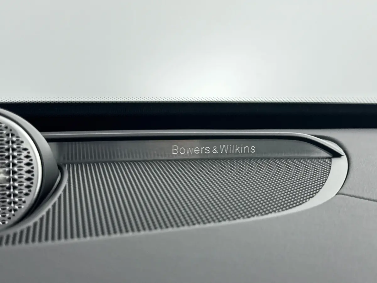 T8 Recharge Ultra Dark Excecutive | 22" | Gelaagd & Getint Glas | Luchtvering | Geventileerd Nappa | Bowers & Wilkins | Stoelmassage | Panoramadak | Head-Up | 360 Camera | Matrix LED