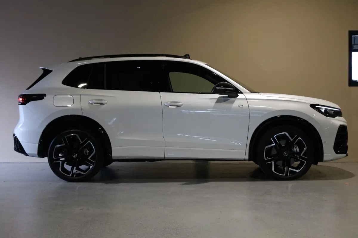 1.5 eHybrid R-Line Edition |Pano |Leder |Head-up |Massage |Harman/Kardon |Stoelverkoeling |360° |Trekhaak