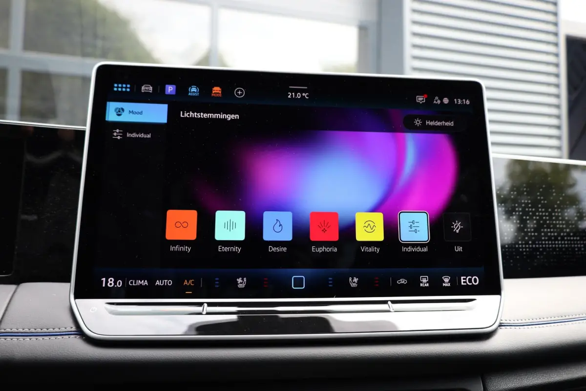 1.5 eHybrid R-Line Edition |Pano |Leder |Head-up |Massage |Harman/Kardon |Stoelverkoeling |360° |Trekhaak
