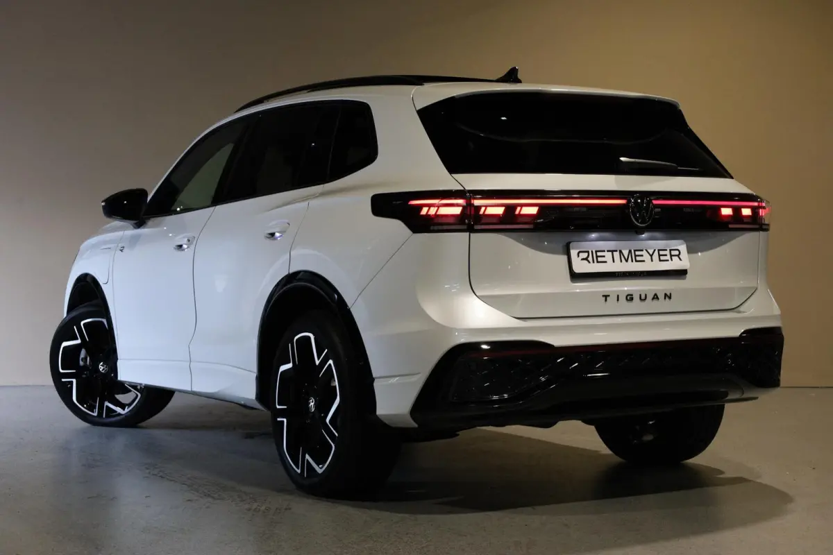 1.5 eHybrid R-Line Edition |Pano |Leder |Head-up |Massage |Harman/Kardon |Stoelverkoeling |360° |Trekhaak