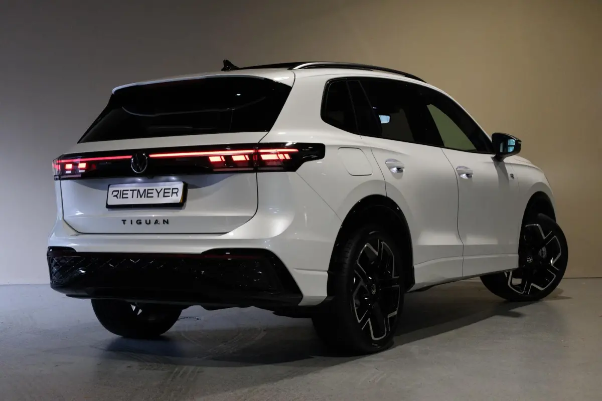 1.5 eHybrid R-Line Edition |Pano |Leder |Head-up |Massage |Harman/Kardon |Stoelverkoeling |360° |Trekhaak