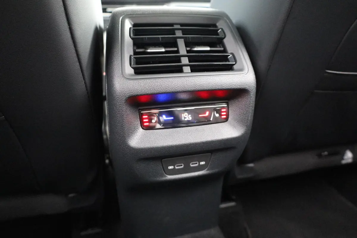 1.5 eHybrid R-Line Edition |Pano |Leder |Head-up |Massage |Harman/Kardon |Stoelverkoeling |360° |Trekhaak