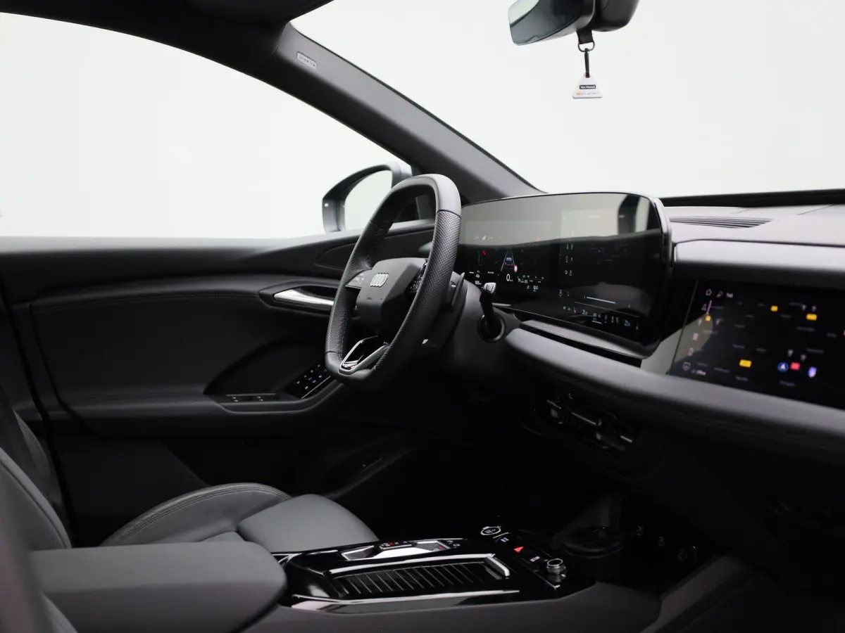 S edition Quattro 100 kWh | Adaptive cruise control | 360 graden camera | Stoelverwarming voor & achter | Climate control | Dodehoekdetectie | Geheugen best.stoel | Stuurverwarming |  MMI-bi