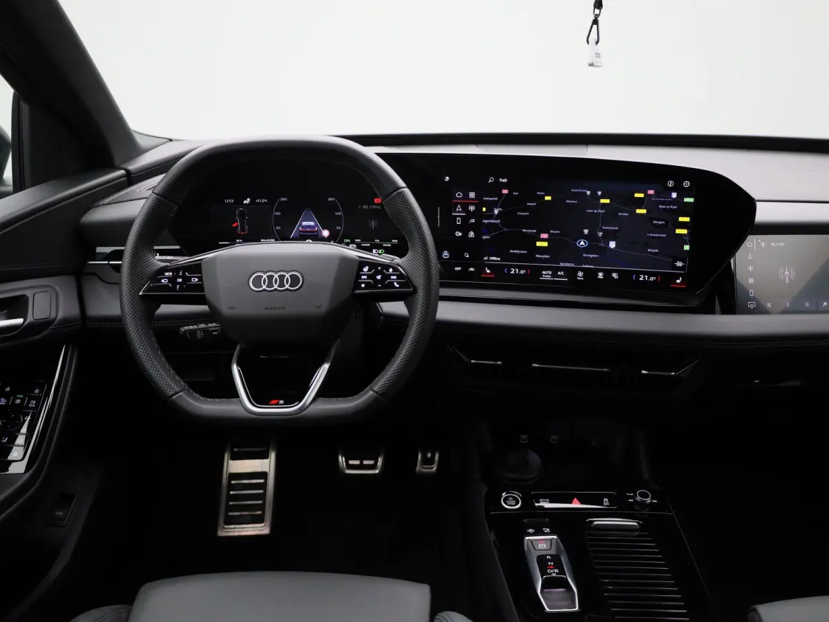 S edition Quattro 100 kWh | Adaptive cruise control | 360 graden camera | Stoelverwarming voor & achter | Climate control | Dodehoekdetectie | Geheugen best.stoel | Stuurverwarming |  MMI-bi