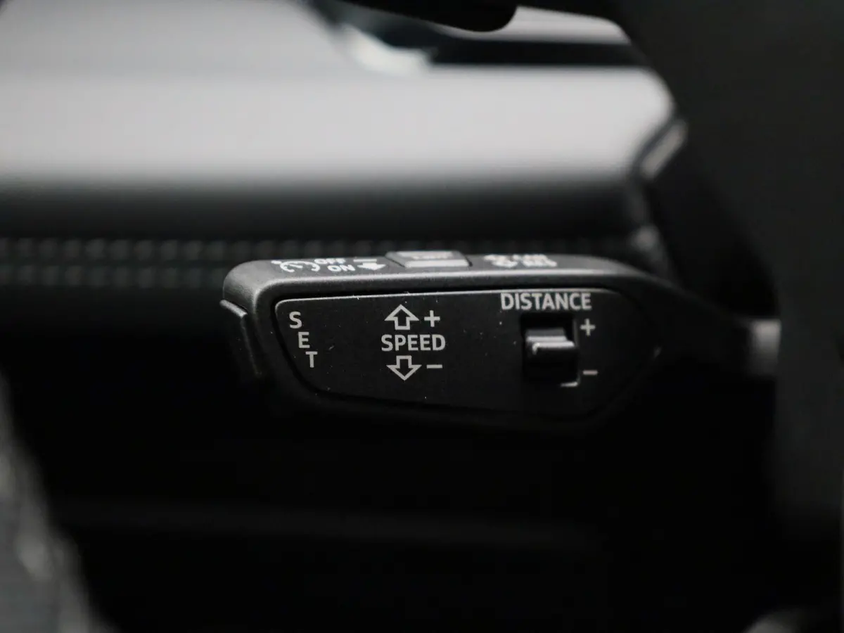S edition Quattro 100 kWh | Adaptive cruise control | 360 graden camera | Stoelverwarming voor & achter | Climate control | Dodehoekdetectie | Geheugen best.stoel | Stuurverwarming |  MMI-bi