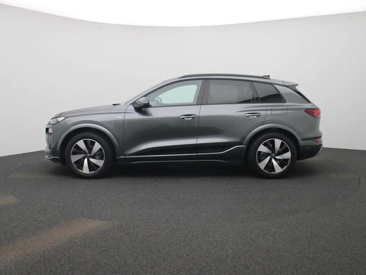 S edition Quattro 100 kWh | Adaptive cruise control | 360 graden camera | Stoelverwarming voor & achter | Climate control | Dodehoekdetectie | Geheugen best.stoel | Stuurverwarming |  MMI-bi
