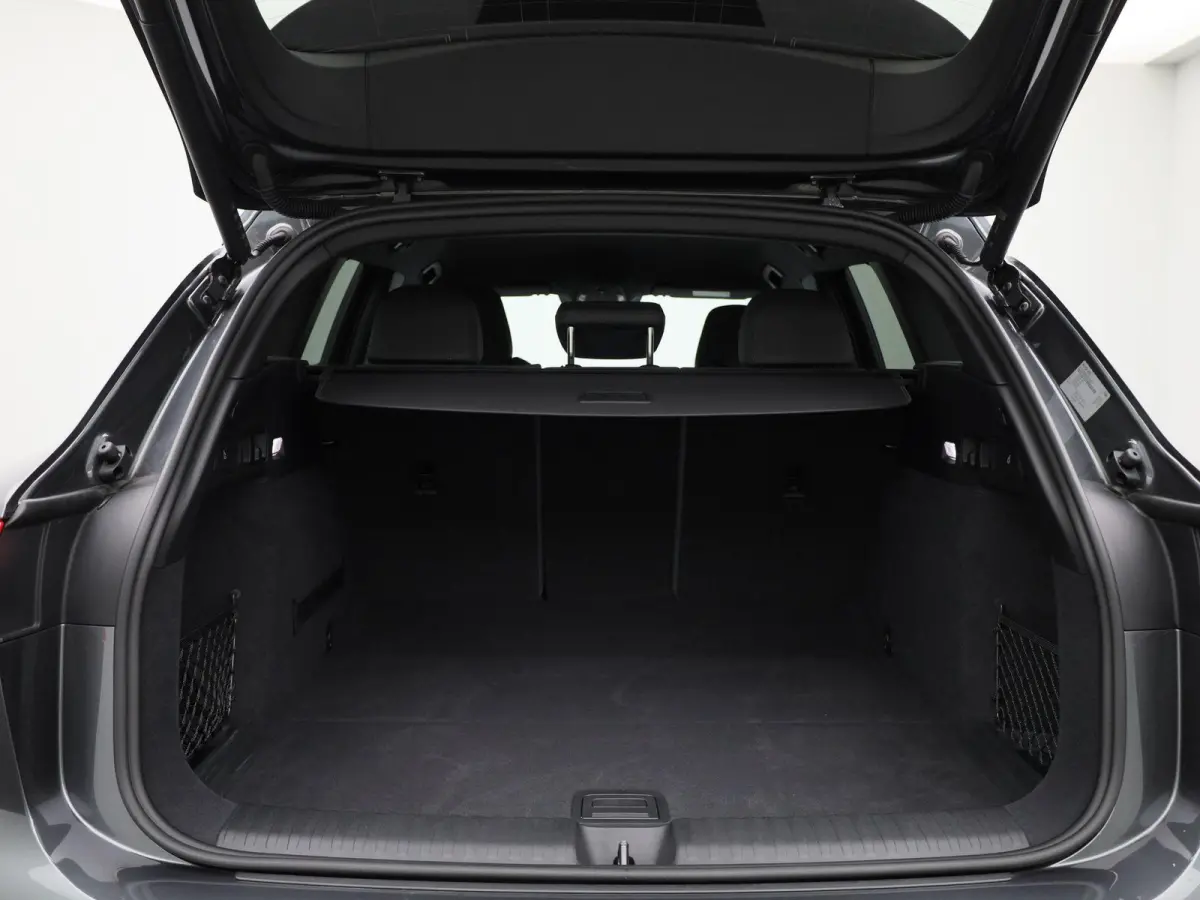 S edition Quattro 100 kWh | Adaptive cruise control | 360 graden camera | Stoelverwarming voor & achter | Climate control | Dodehoekdetectie | Geheugen best.stoel | Stuurverwarming |  MMI-bi