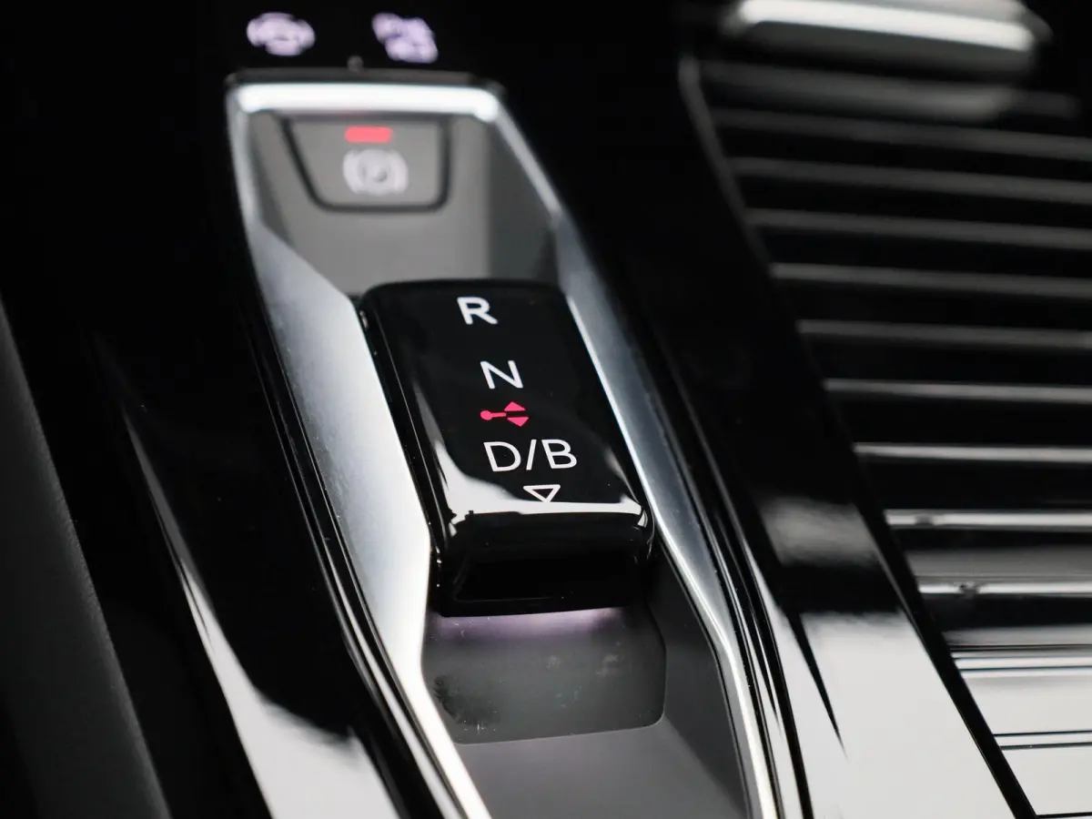 S edition Quattro 100 kWh | Adaptive cruise control | 360 graden camera | Stoelverwarming voor & achter | Climate control | Dodehoekdetectie | Geheugen best.stoel | Stuurverwarming |  MMI-bi