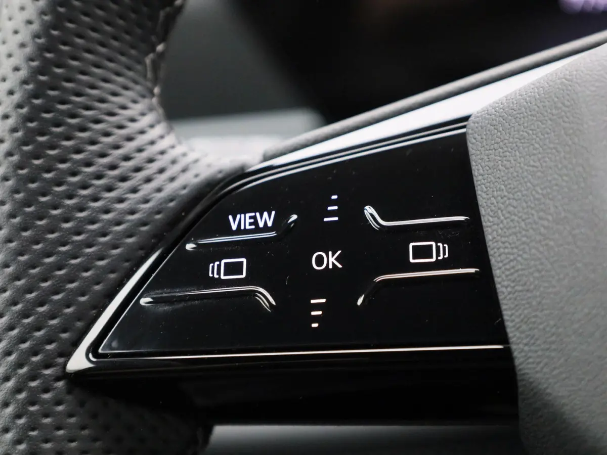 S edition Quattro 100 kWh | Adaptive cruise control | 360 graden camera | Stoelverwarming voor & achter | Climate control | Dodehoekdetectie | Geheugen best.stoel | Stuurverwarming |  MMI-bi