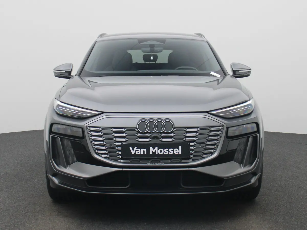 S edition Quattro 100 kWh | Adaptive cruise control | 360 graden camera | Stoelverwarming voor & achter | Climate control | Dodehoekdetectie | Geheugen best.stoel | Stuurverwarming |  MMI-bi