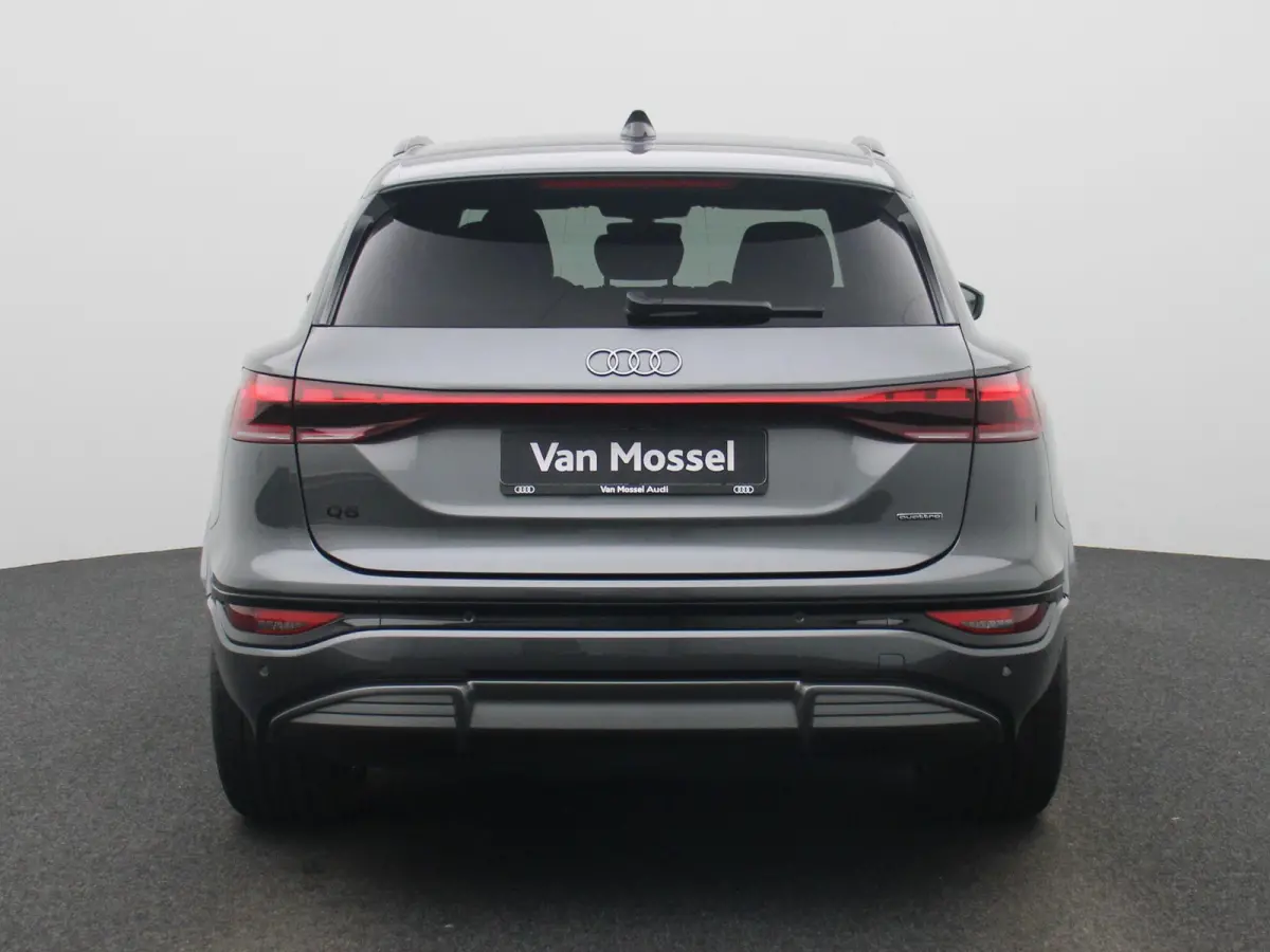 S edition Quattro 100 kWh | Adaptive cruise control | 360 graden camera | Stoelverwarming voor & achter | Climate control | Dodehoekdetectie | Geheugen best.stoel | Stuurverwarming |  MMI-bi