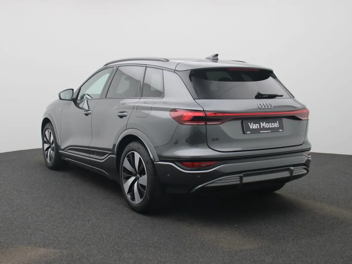S edition Quattro 100 kWh | Adaptive cruise control | 360 graden camera | Stoelverwarming voor & achter | Climate control | Dodehoekdetectie | Geheugen best.stoel | Stuurverwarming |  MMI-bi