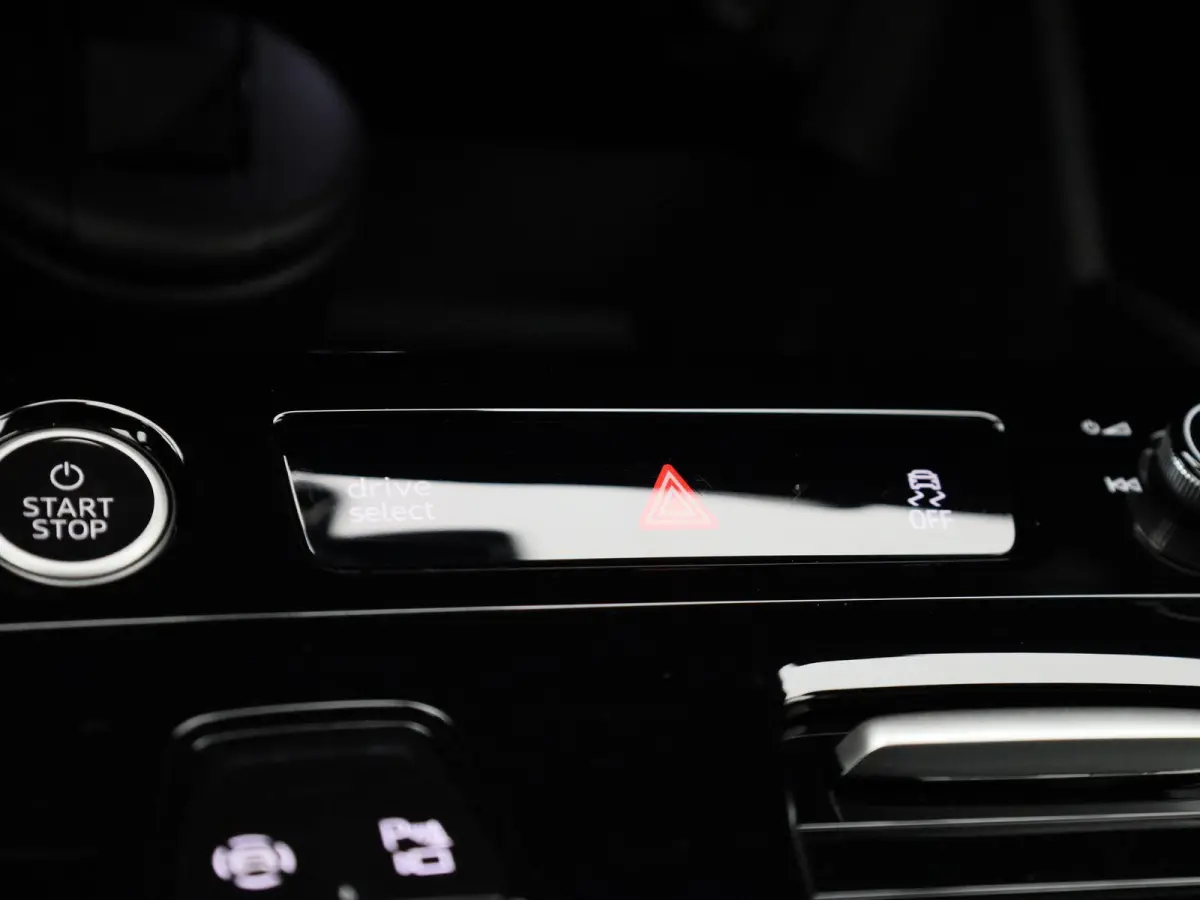 S edition Quattro 100 kWh | Adaptive cruise control | 360 graden camera | Stoelverwarming voor & achter | Climate control | Dodehoekdetectie | Geheugen best.stoel | Stuurverwarming |  MMI-bi
