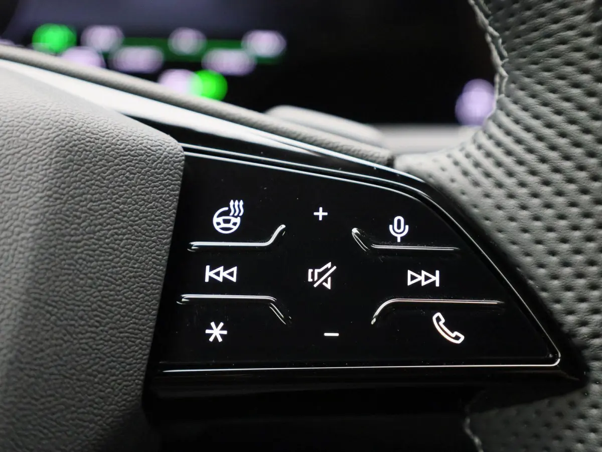 S edition Quattro 100 kWh | Adaptive cruise control | 360 graden camera | Stoelverwarming voor & achter | Climate control | Dodehoekdetectie | Geheugen best.stoel | Stuurverwarming |  MMI-bi