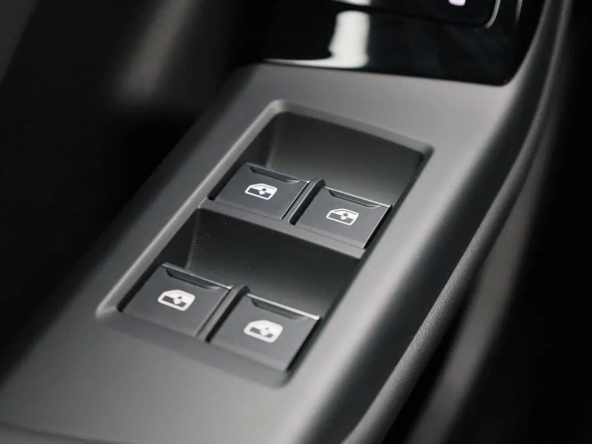 S edition Quattro 100 kWh | Adaptive cruise control | 360 graden camera | Stoelverwarming voor & achter | Climate control | Dodehoekdetectie | Geheugen best.stoel | Stuurverwarming |  MMI-bi