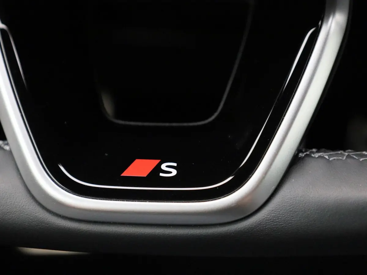 S edition Quattro 100 kWh | Adaptive cruise control | 360 graden camera | Stoelverwarming voor & achter | Climate control | Dodehoekdetectie | Geheugen best.stoel | Stuurverwarming |  MMI-bi