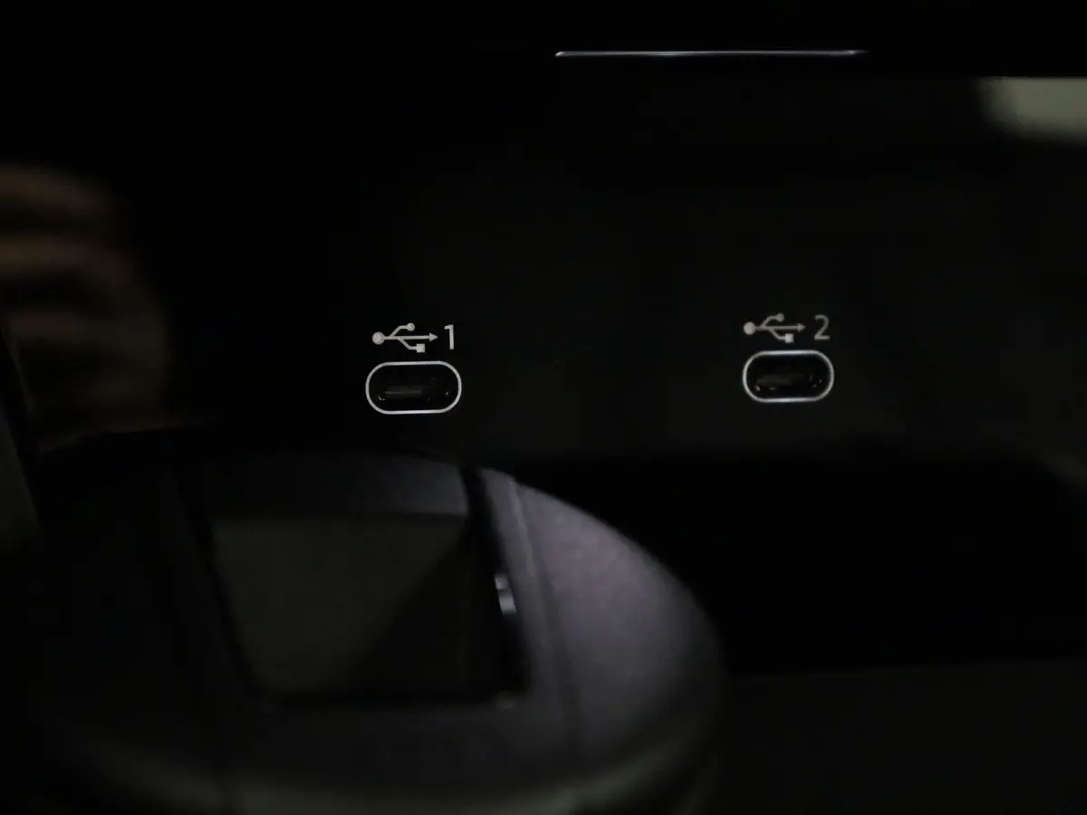 S edition Quattro 100 kWh | Adaptive cruise control | 360 graden camera | Stoelverwarming voor & achter | Climate control | Dodehoekdetectie | Geheugen best.stoel | Stuurverwarming |  MMI-bi