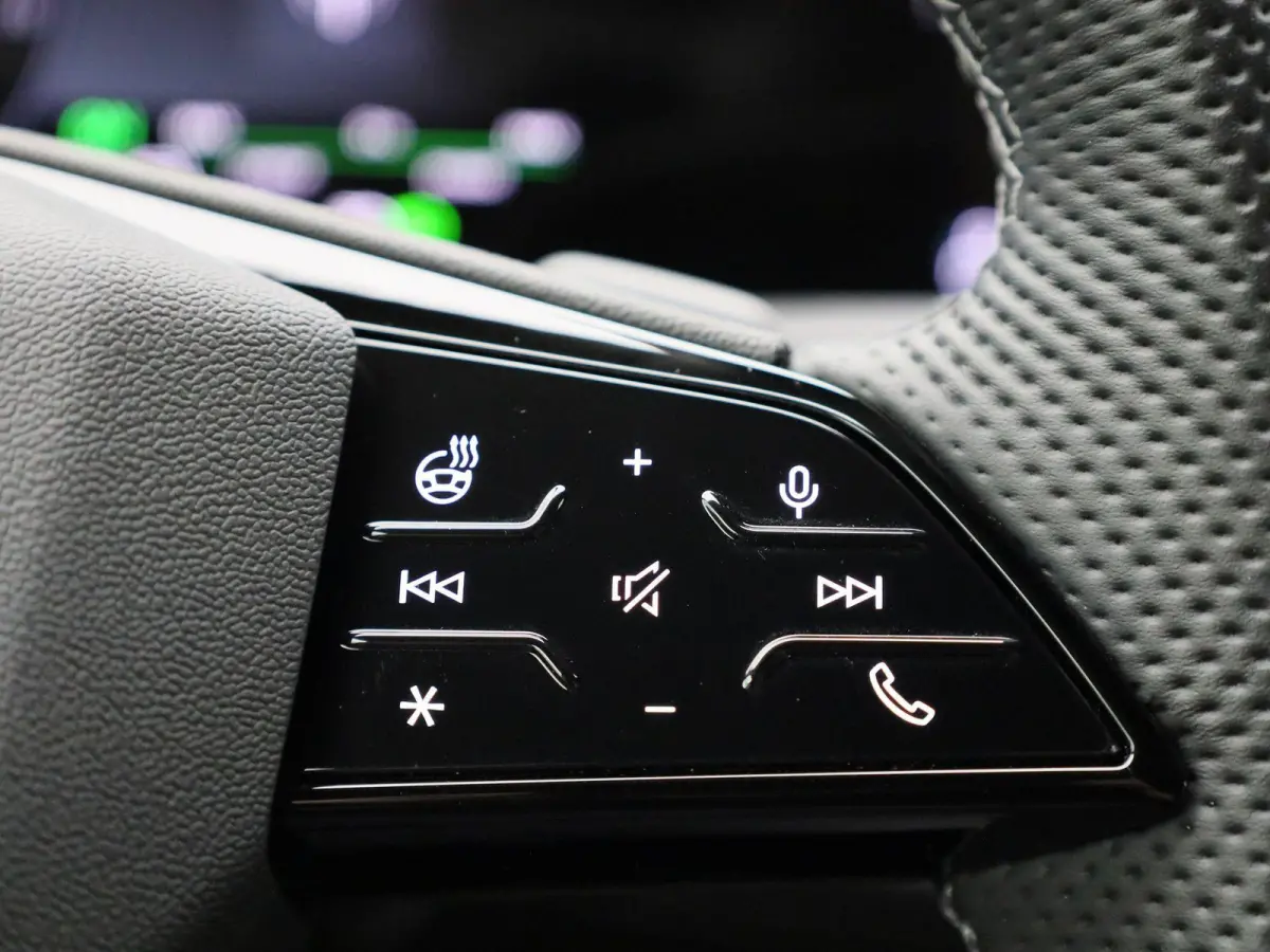 S edition Quattro 100 kWh | Adaptive cruise control | 360 graden camera | Stoelverwarming voor & achter | Climate control | Dodehoekdetectie | Geheugen best.stoel | Stuurverwarming |  MMI-bi