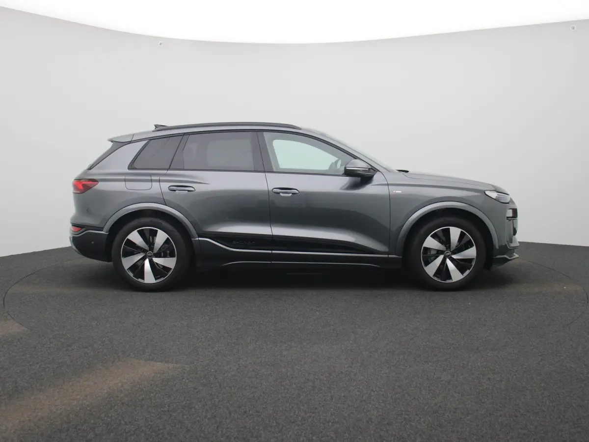 S edition Quattro 100 kWh | Adaptive cruise control | 360 graden camera | Stoelverwarming voor & achter | Climate control | Dodehoekdetectie | Geheugen best.stoel | Stuurverwarming |  MMI-bi