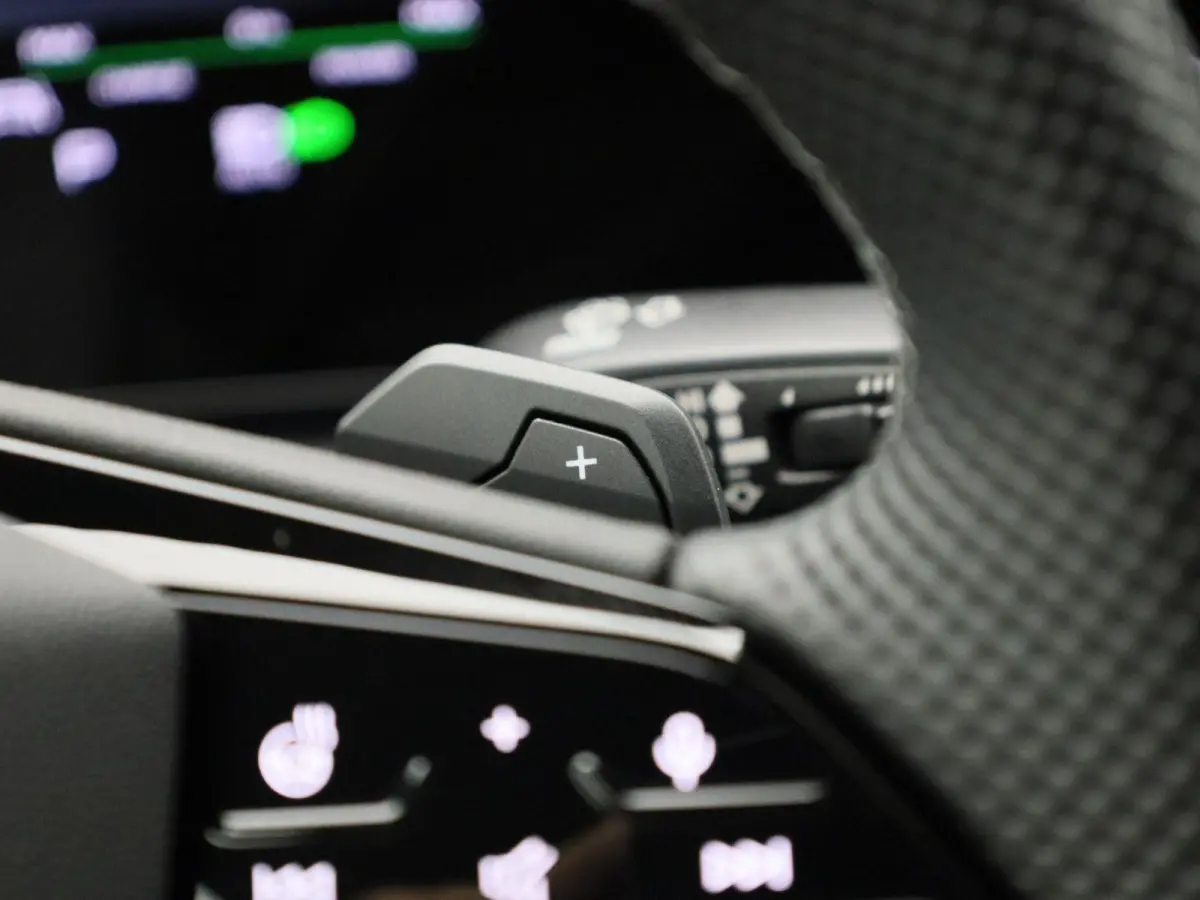 S edition Quattro 100 kWh | Adaptive cruise control | 360 graden camera | Stoelverwarming voor & achter | Climate control | Dodehoekdetectie | Geheugen best.stoel | Stuurverwarming |  MMI-bi