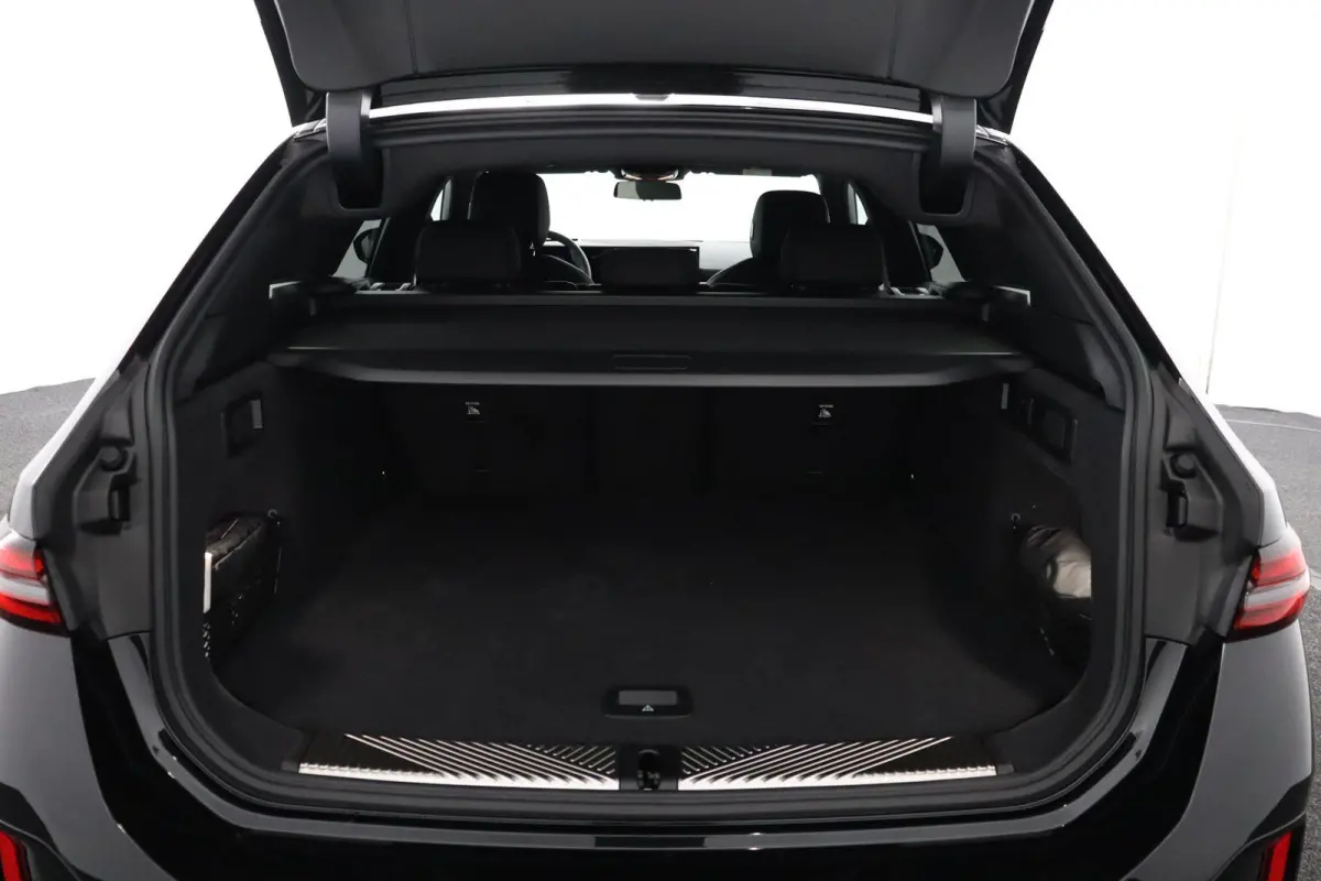 530e M Sport Edition | SOH 100% | Trekhaak | Driving Assistant Plus |  Bowers & Wilkins | Stoelventilatie voorstoelen |