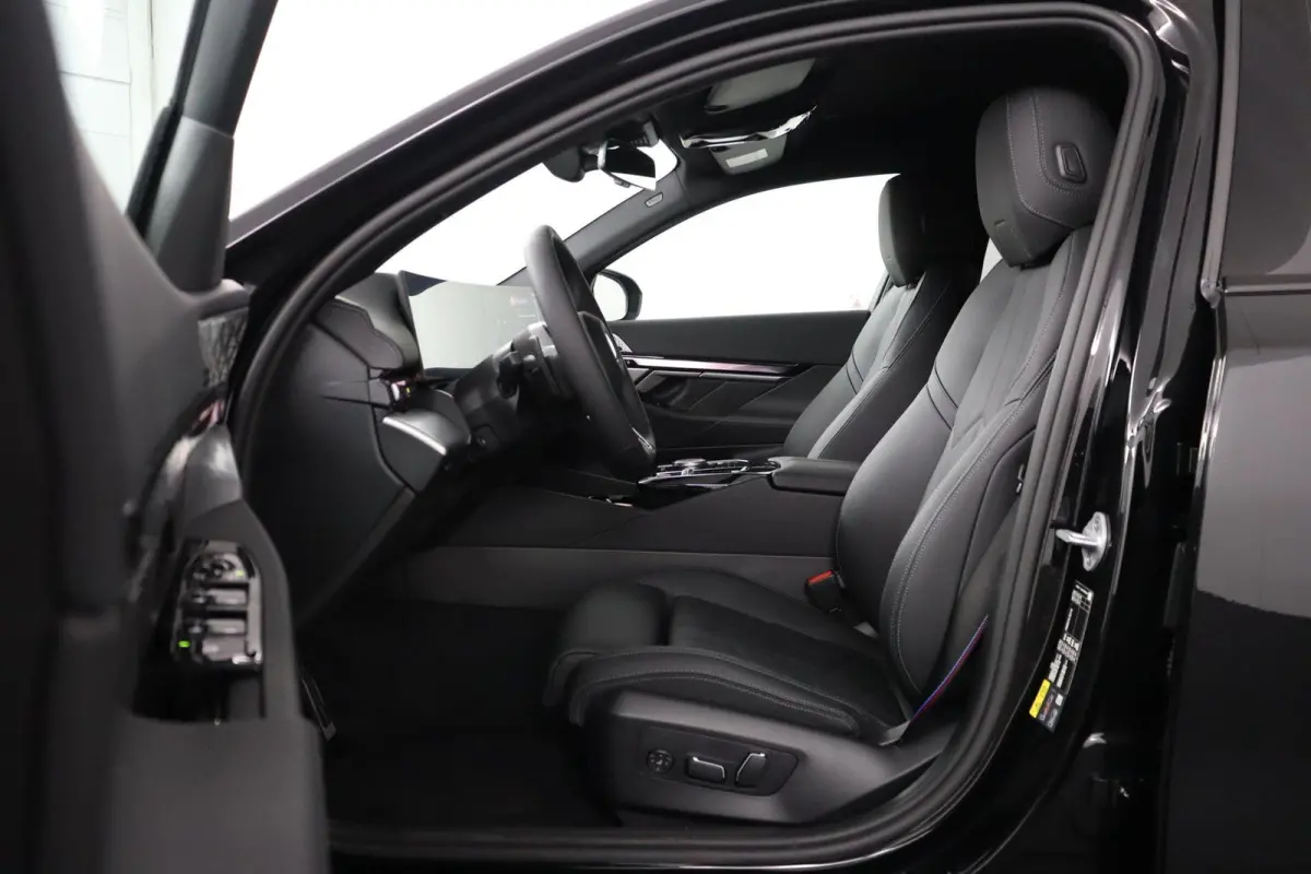 530e M Sport Edition | SOH 100% | Trekhaak | Driving Assistant Plus |  Bowers & Wilkins | Stoelventilatie voorstoelen |
