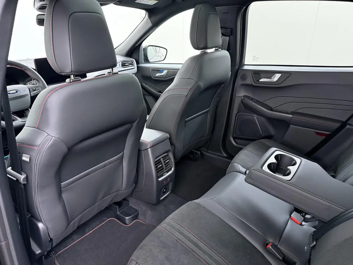 2.5 PHEV ST-Line X VAN: 47.900,- VOOR: 40.877,- UW HERFSTVOORDEEL: 7.023,-NIEUWE AUTO! | WINTERPACK | SNEL LEVERBAAR | BTW VERREKENBAAR